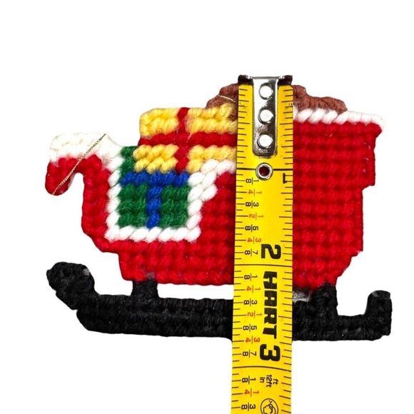 Vtg Holiday Set 6 Handmade Christmas Canvas Ornaments Yarn Sleigh Tree Wreath - Picture 8 of 8